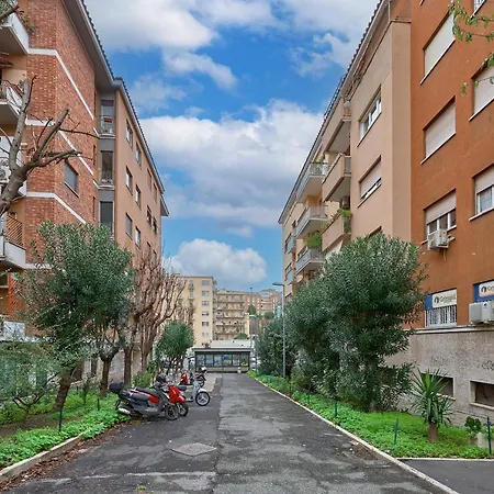 Interno 9 A San Pietro * Rome