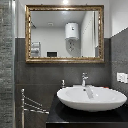 Interno 9 A San Pietro